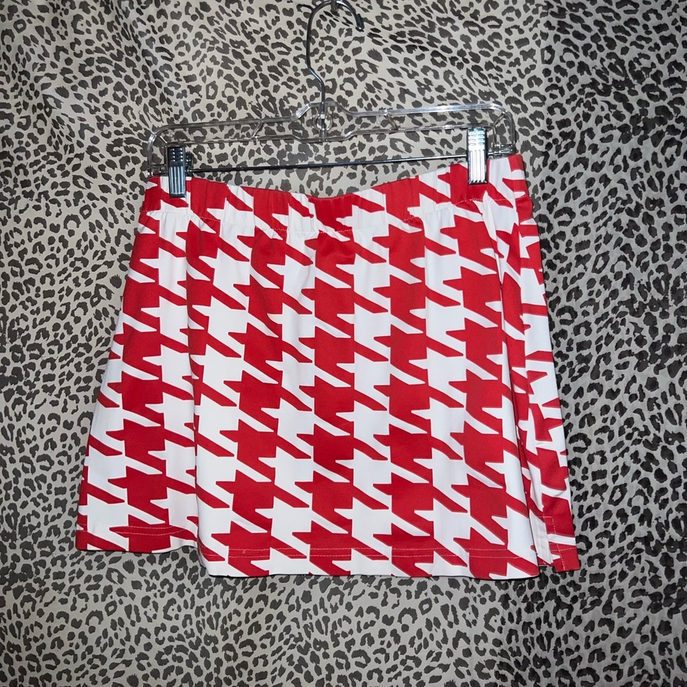 Chic Red and White Houndstooth Mini Skirt